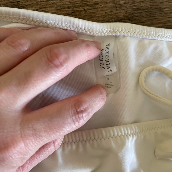 Victoria’s Secret bikini bottom - Picture 2 of 3